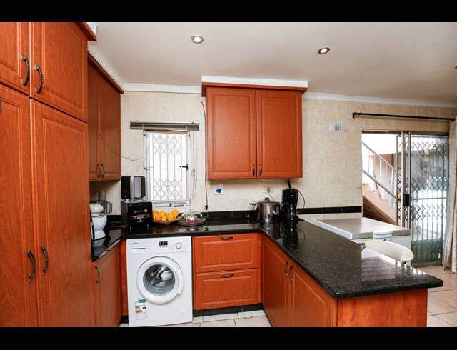 3 BEDROOM FREEHOLD FOR SALE IN NEWLANDS WEST